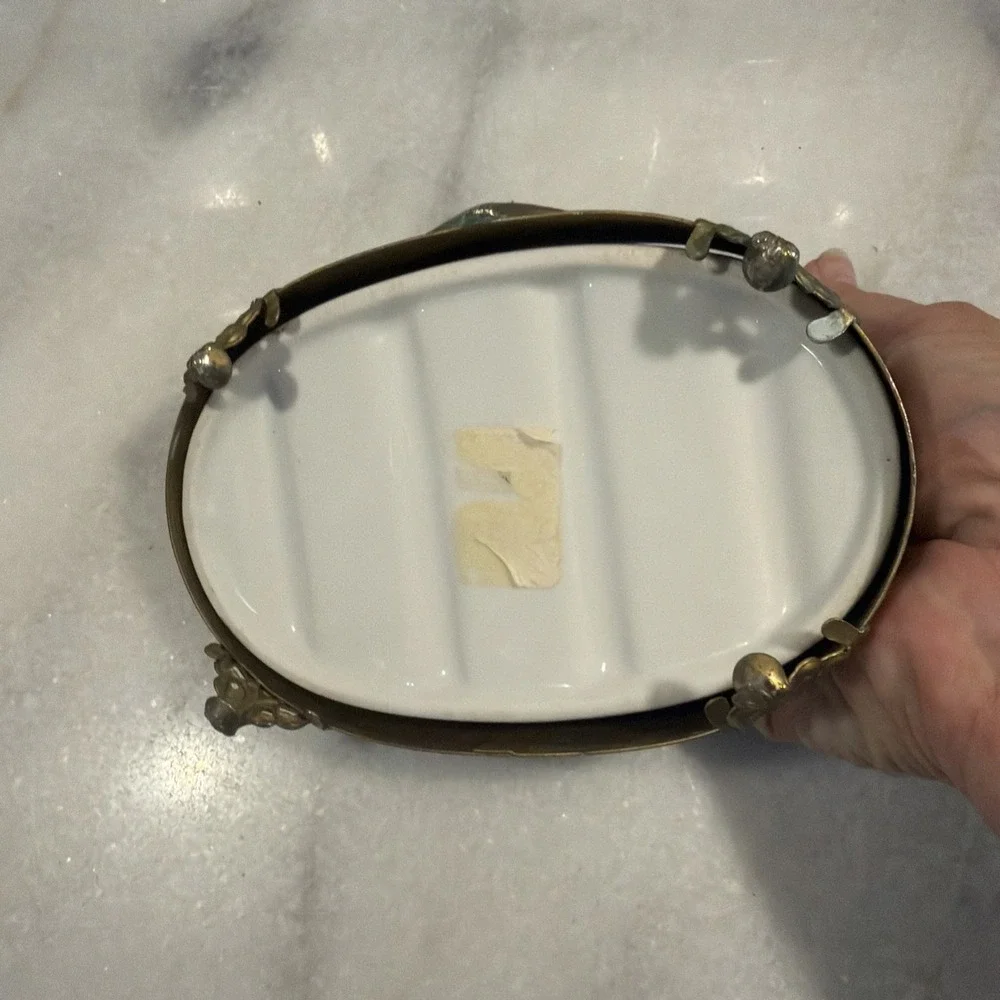 Oval Brass With Shell Detail White Soap Dish Tray 5 3/4x2x3 3/4 In ES001